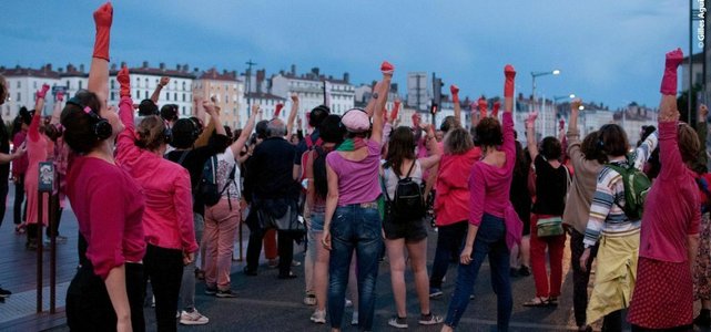 Spectacles Place Hrones : spectacle participatif [ Envie ville]